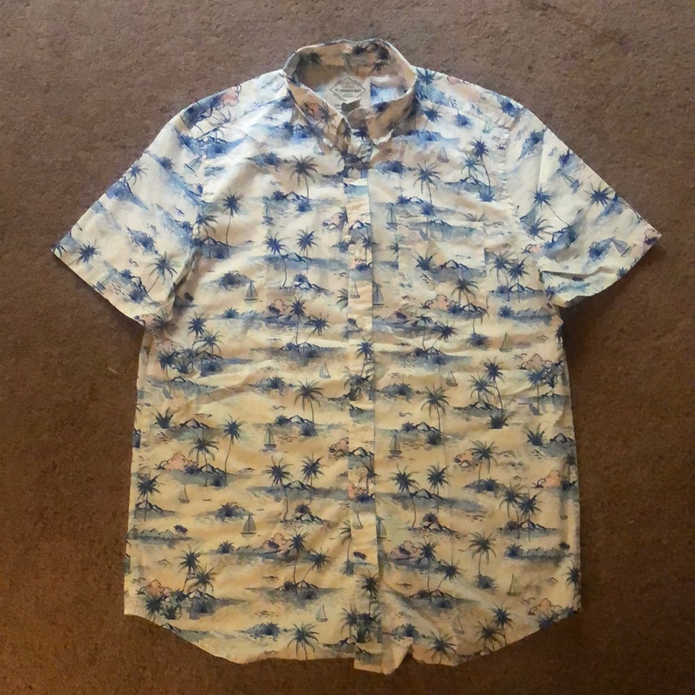 Patterned mens button down medium tee from St.Johns Bay.
